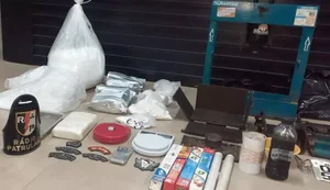Polícia apreende mais de 22 quilos de cocaína em casa que funcionava como refinaria