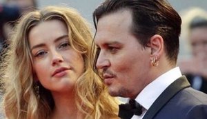 Johnny Depp acusa ex-mulher de defecar na cama após briga