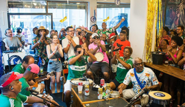 Carnaval em março traz vantagens para o setor de alimentação fora do lar