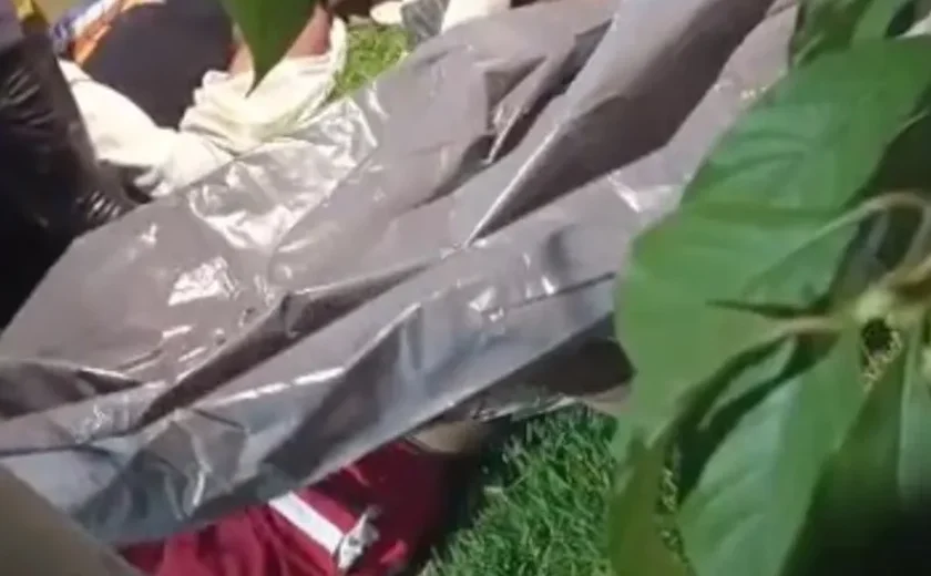 Motociclista de app morre após ser atingido por caminhonete na Durval de Góes