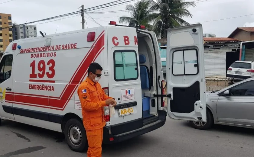 Colisão entre carro e moto deixa homem ferido em Palmeira dos Índios