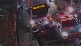 Ônibus desgovernado colide com outros quatro veículos na Ladeira dos Martírios, no centro de Maceió