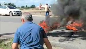 Moradores bloqueiam rodovia em Arapiraca