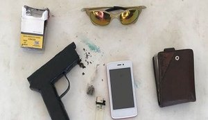 Em Lagoa da Canoa, jovem é preso após ser flagrado com drogas e simulacro de arma