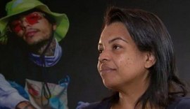 Dois meses após a morte do filho, mãe de MC Kevin vende feijoada para sobreviver