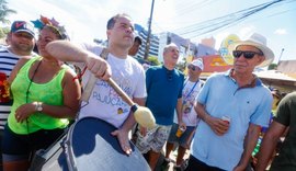 Governador Renan Filho prestigia desfile do Pinto da Madrugada