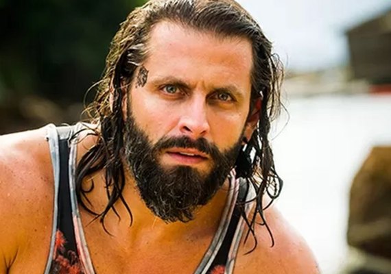 'Sol Nascente': Ralf fala de amor com Milena, mas foge de beijo. 'Não posso'