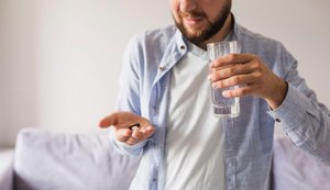 Especialista faz alerta sobre automedicação na pandemia