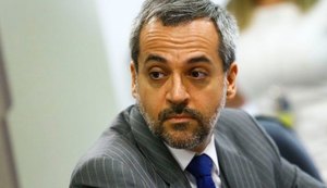 Weintraub ataca Paulo Betti: jovem de andador e fralda geriátrica