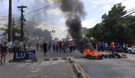 Vídeo: Motoristas por aplicativo liberam Fernandes Lima, mas fecham Via Expressa para cobrar segurança