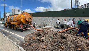 Infraestrutura realiza obra de drenagem na alça lateral do viaduto João Lyra