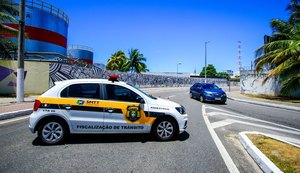 Trio elétrico natalino modifica trânsito no bairro de Jaraguá