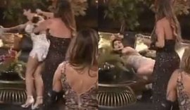 'A Fazenda 13': Liziane ataca Lary, joga bebida em Erasmo e é expulsa de festa