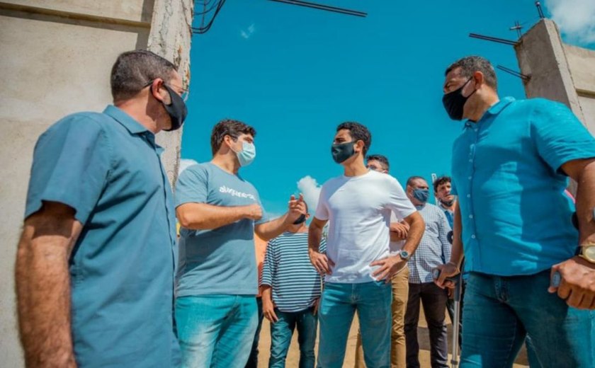 Representantes públicos visitam o Benedito Bentes e garantem retomada de obras