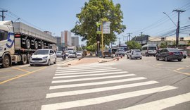 Infraestrutura interdita trechos de retornos da Fernandes Lima para serviços de pavimentação da ciclovia