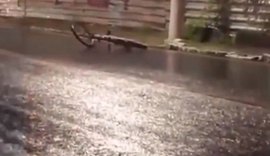 Homem morre após perder controle de bicicleta em ladeira molhada