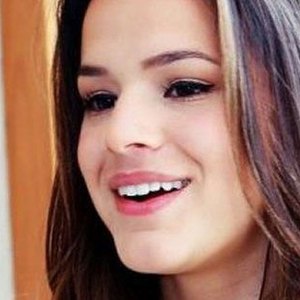 Marquezine revela que já beijou meninas e enviou nudes TribunaHoje