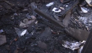 Homem pede ajuda financeira após casa ser destruída por incêndio