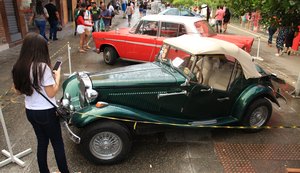 Exposição de carros antigos atrai centenas de pessoas ao Centro de Maceió