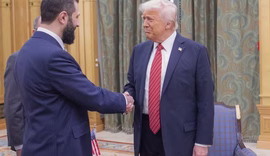 Trump se reúne com presidente sírio, que era buscado pelos EUA até ano passado