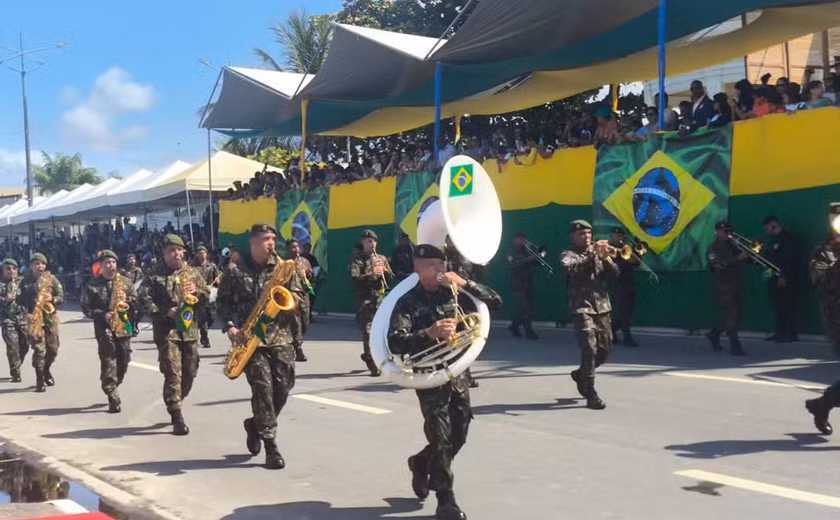 Milhares de pessoas acompanham desfile do 7 de Setembro na Avenida da Paz, em Maceió