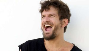 Saulo Fernandes anima prévia de réveillon em Maceió