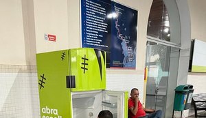 Geladeira Literária precisa de doação de livros e revistas