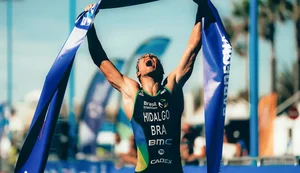 Miguel Hidalgo conquista vitória histórica na elite do triatlo mundial