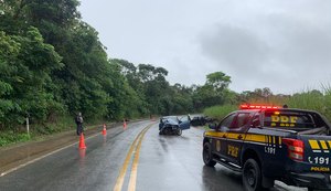 Colisão entre caminhonete e moto deixa uma pessoa morta e três feridas