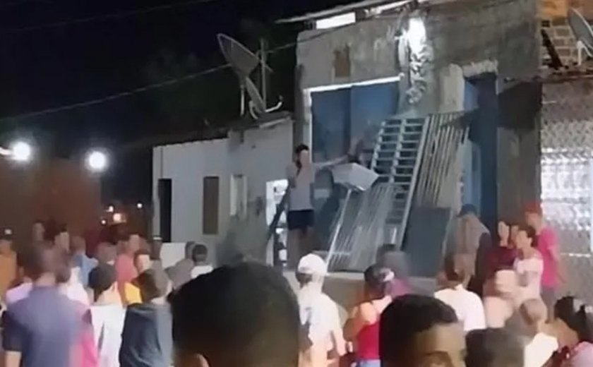 Homem é assassinada a tiros em serrelharia em Porto Real do Colégio