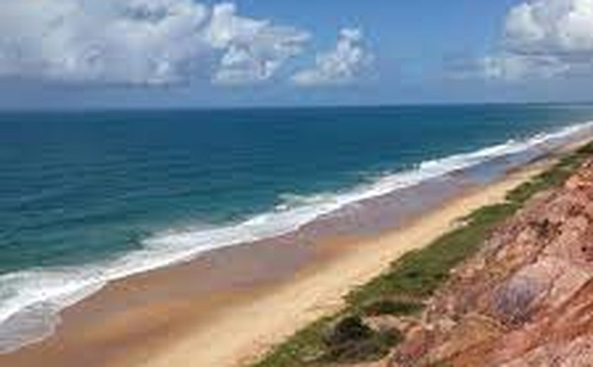Adolescente de 17 anos morre afogado na Praia de Jacarecica, em Maceió