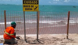 Prefeitura instala placas de sinalização e rede de proteção na orla da Jatiúca
