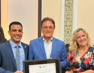 Galba Novaes é agraciado com a Comenda Mérito do Serviço Público Maria Tereza Holanda