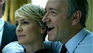 Atriz diz que 2.500 seriam demitidos com cancelamento da série 'House of Cards'