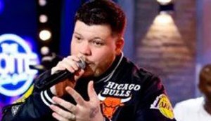 Ferrugem é criticado após pisar em fã durante show