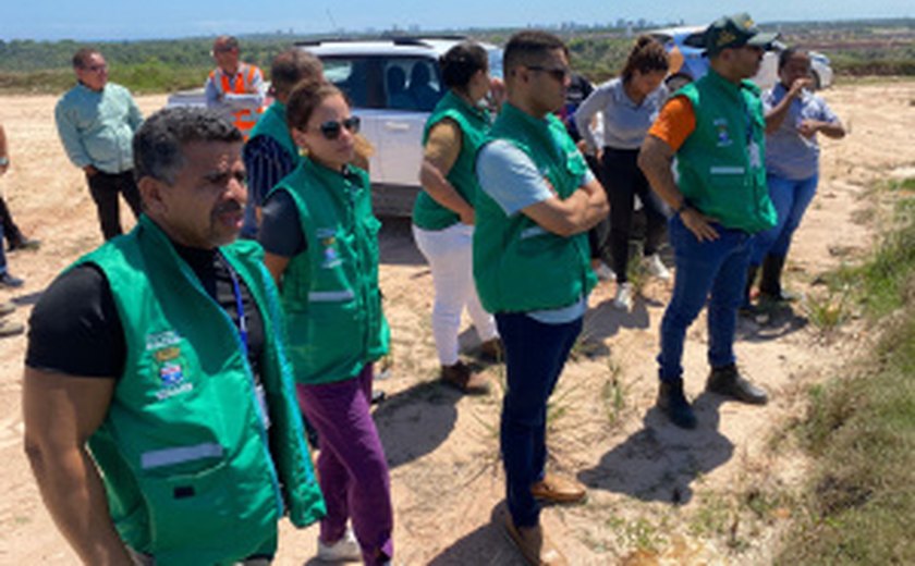 Fiscais ambientais vistoriam local de incêndio que causou transtornos na cidade