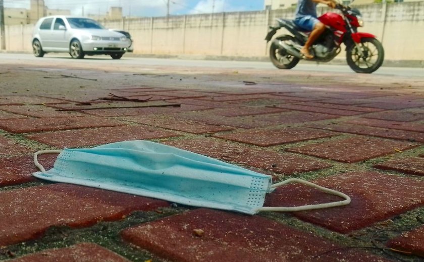 Impactos ambientais do descarte de máscaras podem durar anos