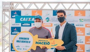 Prefeito JHC entrega Vale Bentes II e realiza sonho da casa própria para 500 famílias