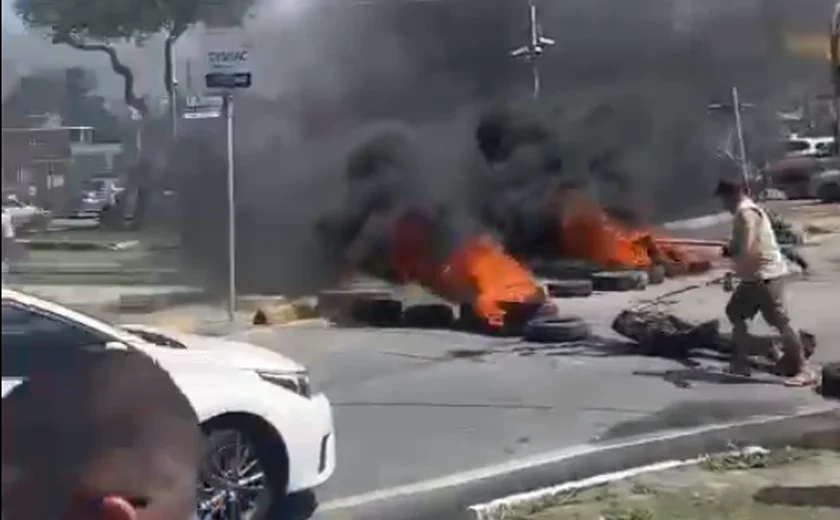 Moradores do Bom Parto voltam a protestar por auxílio financeiro