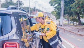 SMTT realiza blitz educativa e faz alerta sobre os perigos de beber e dirigir