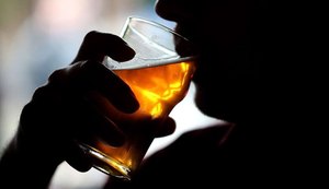 Venda de bebida alcoólica em bares, hotéis e restaurantes é proibida no domingo até 18h
