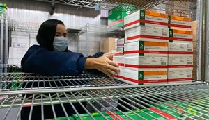 Alagoas recebe mais 15 mil doses da CoronaVac e inicia distribuição neste sábado (8)