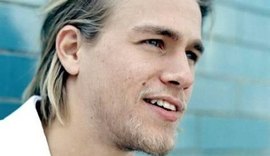Charlie Hunnam diz em entrevista que tem fobia de germes e cenas de sexo