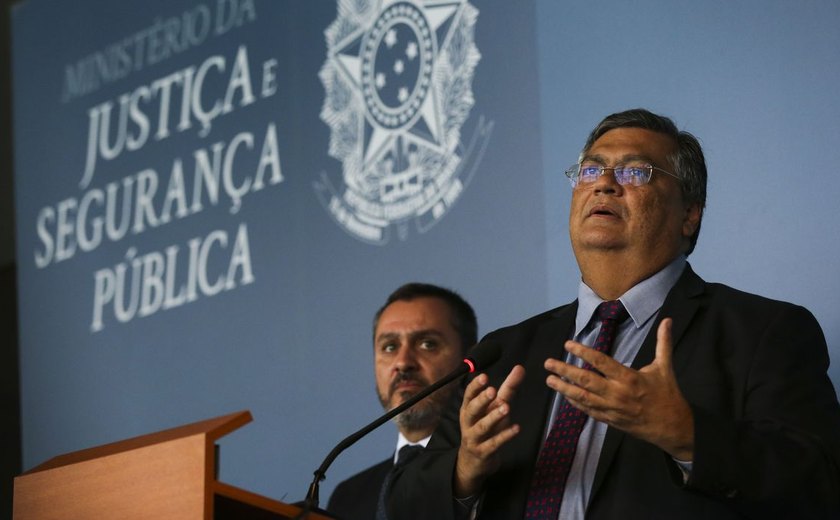 Dino diz que PF fará novas prisões de participantes de atos golpistas