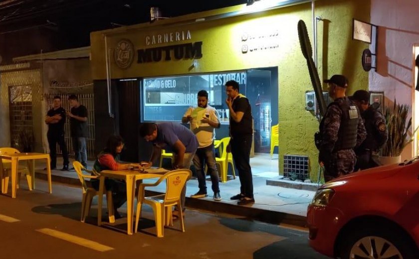 Prefeitura realiza operação e fiscaliza casas de show e bares de Maceió