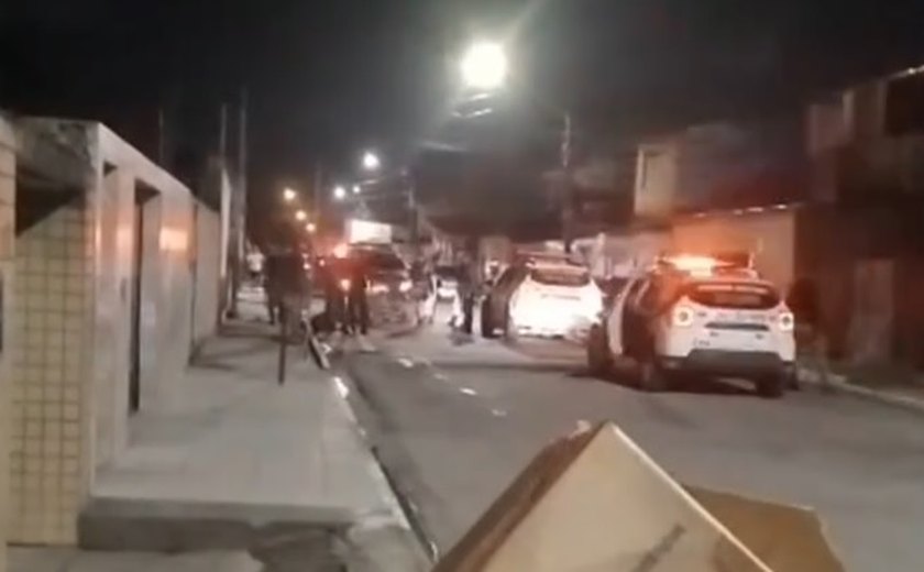 Dois menores em moto roubada sofrem acidente ao fugir de abordagem