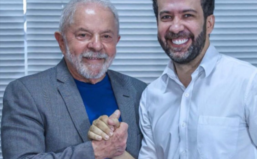 Vídeo: André Janones desiste da candidatura para apoiar Lula