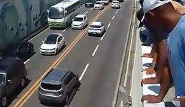 Mulher cai de altura de cinco metros no viaduto do Jacintinho