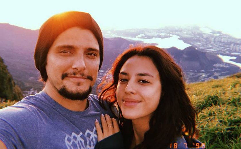 Casal de atores deixa a TV Globo para viver no 'meio do mato'