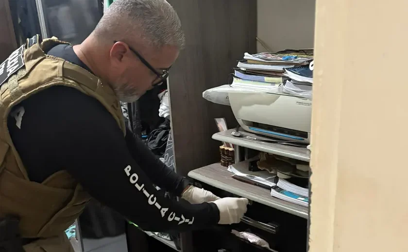 Dois homens são presos por compartilhamento de pornografia infantil na internet em Maceió e Rio Largo